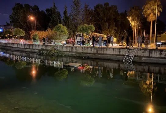 Otomobil Sulama Kanalına Uçtu