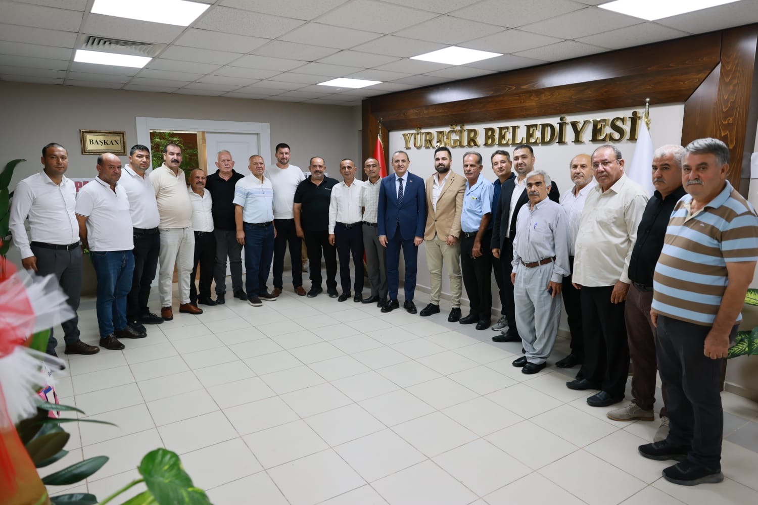 BAŞKAN VEKİLİ TARIK ÖZÜNAL MUHTARLARIN TALEPLERİ DİNLİYOR