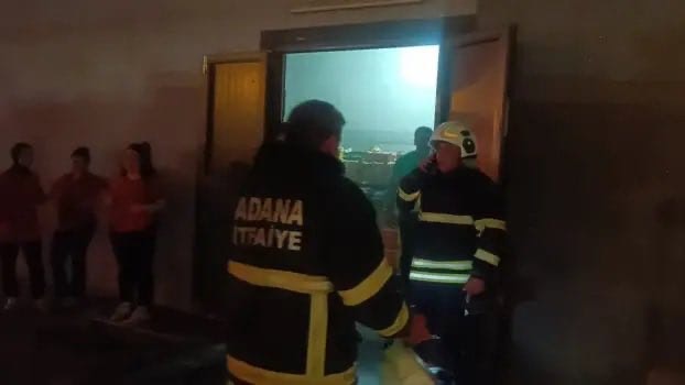 Adana’da Market Deposunda Yangın